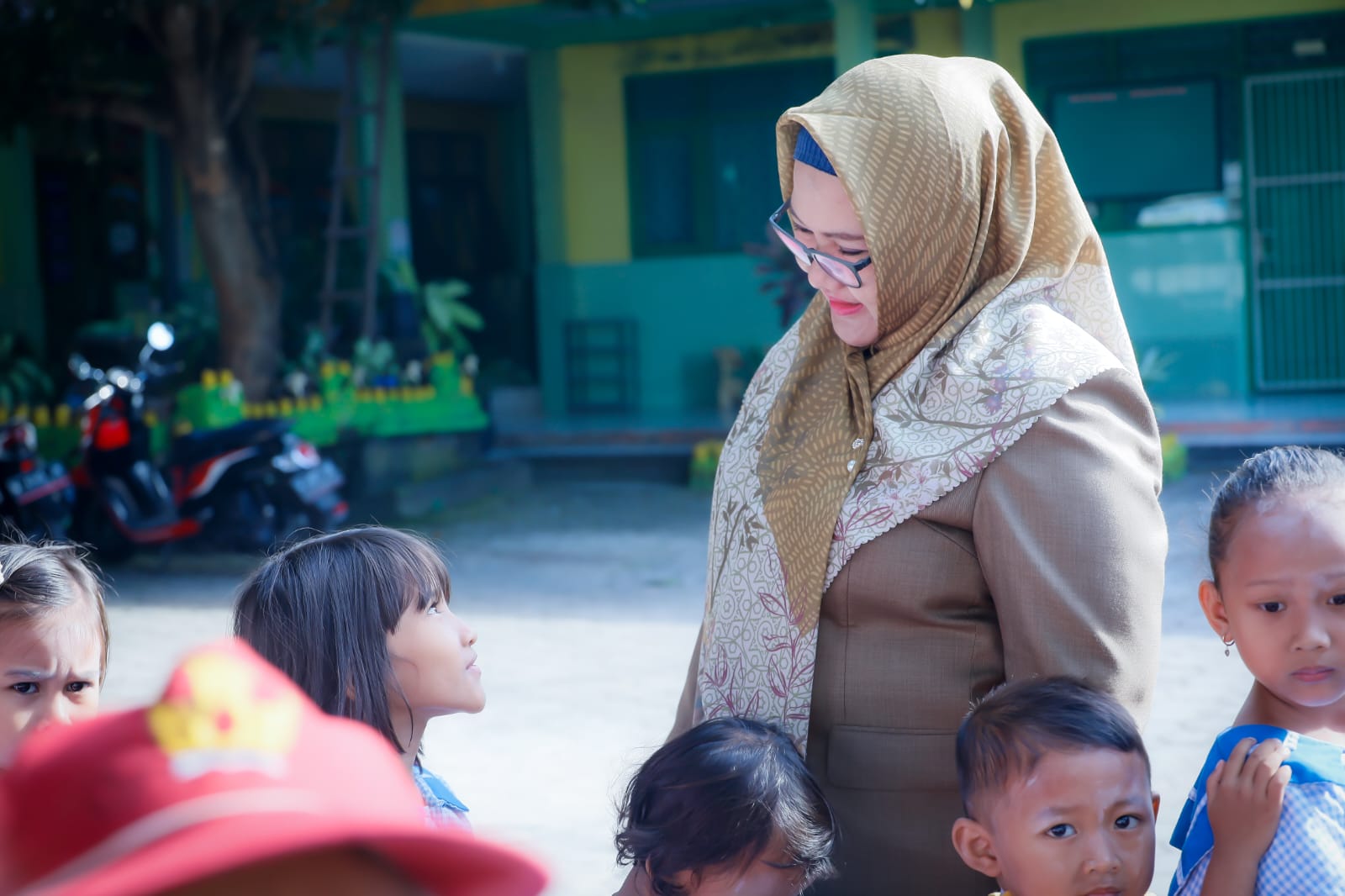 Sidak MPLS, Bu Min Tekankan Sekolah Wajib Beri Kesan Baik ke Siswa Baru