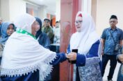 Bu Min Sambut Kedatangan 110 Jamaah Haji KBIHU MWC NU Bungah