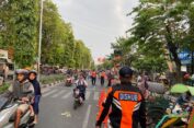 Dishub Gresik Kewalahan Tertibkan Pedagang Hingga Pembeli Mokong di Depan PBG