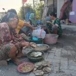 Nenek Usia Hampir Seabad Tekuni Kupas Kerang dengan Upah Rp 18 Ribu Sehari