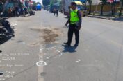 Senggolan, Pemotor Wanita Tewas Dilindas Truk di Gresik