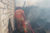 Ditinggal Libur, Rumah Usaha Pengasapan Ikan Hangus Terbakar di Gresik