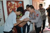 Kapolres Gresik Bantu Pemuda Tulang Punggung Keluarga Tak Bisa Aktivitas Setelah Laka Lantas