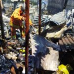 Ditinggal Pulang, Kios Ludes Terbakar di Jalan Raya Deandles, Manyar Gresik