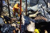 Ditinggal Pulang, Kios Ludes Terbakar di Jalan Raya Deandles, Manyar Gresik