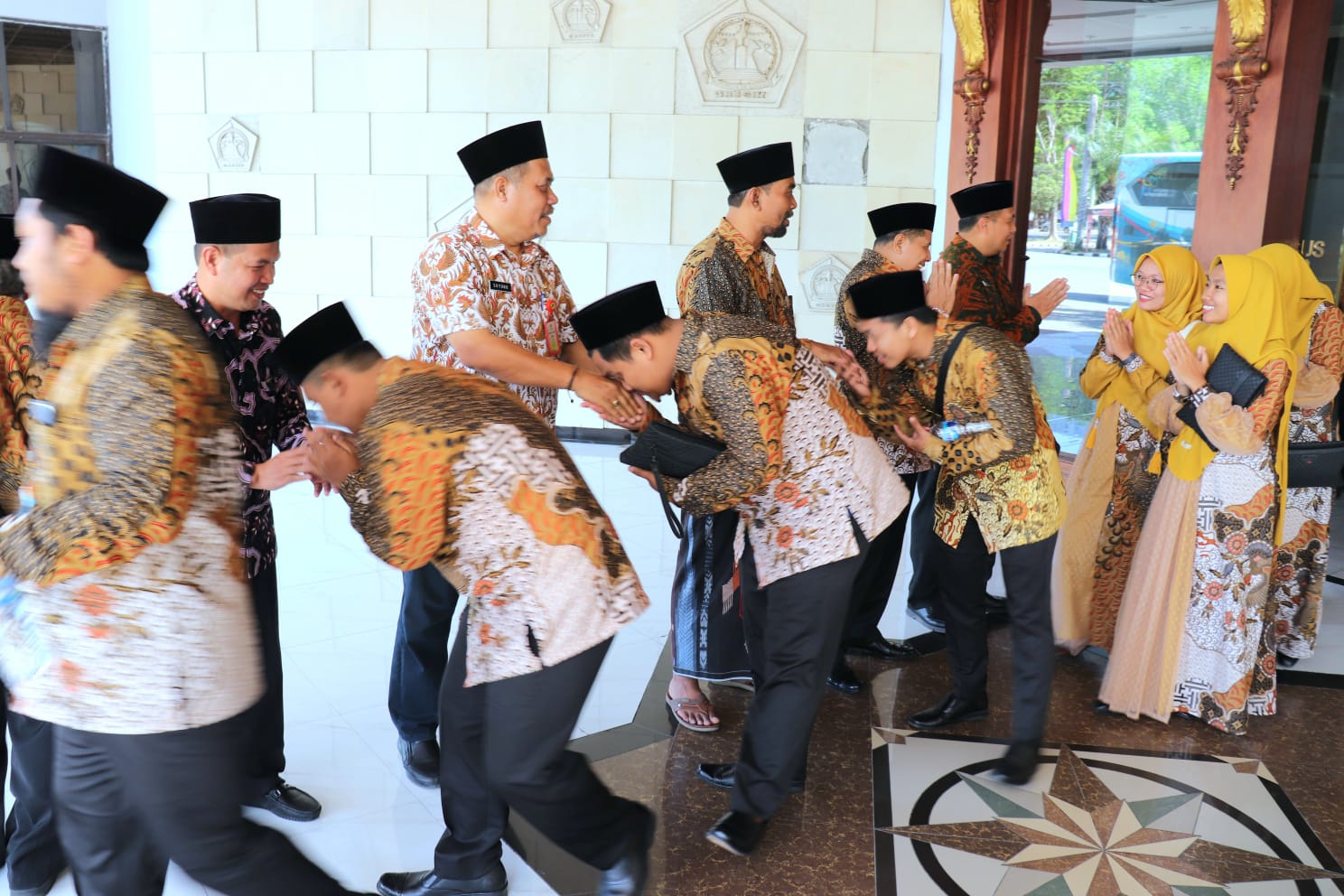 Lepas Kafilah, Sekda Optimis Gresik Rebut Juara Umum MTQ ke-XXX Jatim