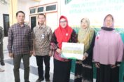 Berdayakan UMKM, UPZ Baznas Petrokimia Gresik Bantu 20 Unit Rombong Roti