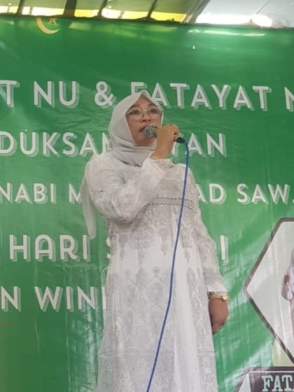 Anggota FPKB DPRD Gresik Jamiyatul Mukarromah Bantu Motor Operasional Muslimat Duduksampeyan