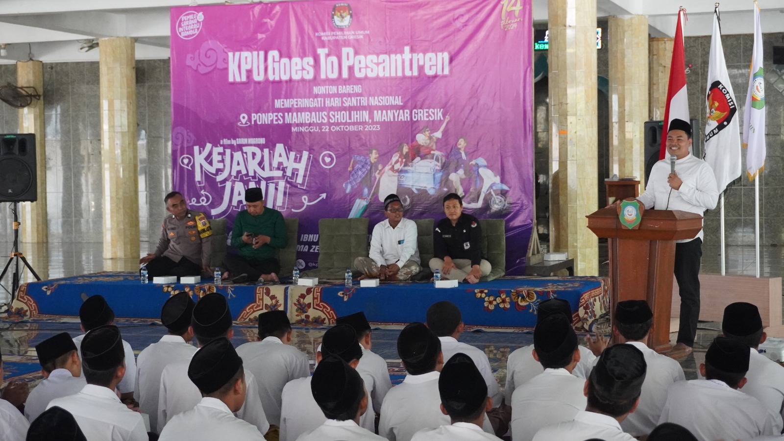 KPU Gresik Beri Pendidikan Politik agar Santri Jadi Calon Pemilih Pemula yang Cerdas