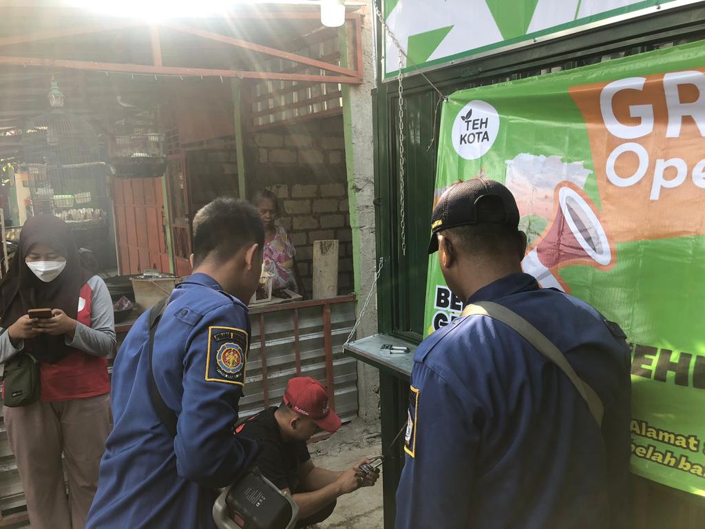 Gembok Stan Mini Tak Bisa Dibuka, Minta Tolong Damkarla Gresik