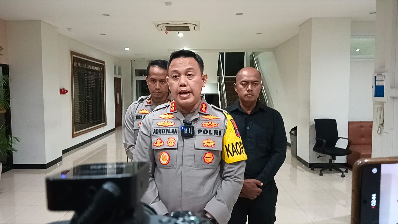 Buru Tersangka Bentrok Ultras Vs Polisi, Kapolres Gresik Pastikan Penembakan Gas Air Mata Sesuai Prosedur