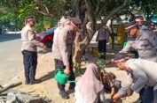 Rakorbin SDM dan PNS Polri di Gresik, Diisi Bhakti Kesehatan dan Penanaman Pohon