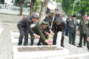 Kajari Gresik Pimpin Upacara Ziarah Makam Pahlawan
