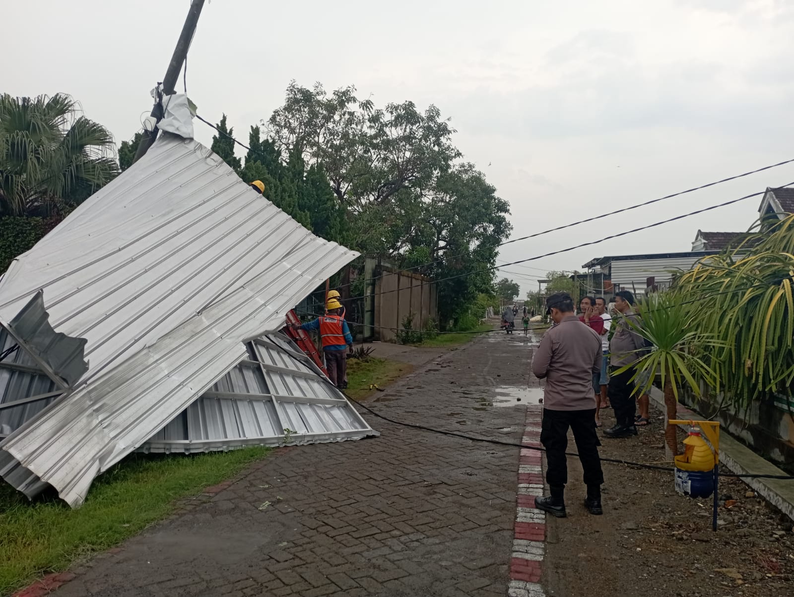 Puting Beliung Terjang Dua Desa di Kecamatan Balongpanggang