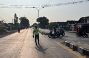Truk Vs Pikap Angkut Kasur di Gresik, Kernet Tewas