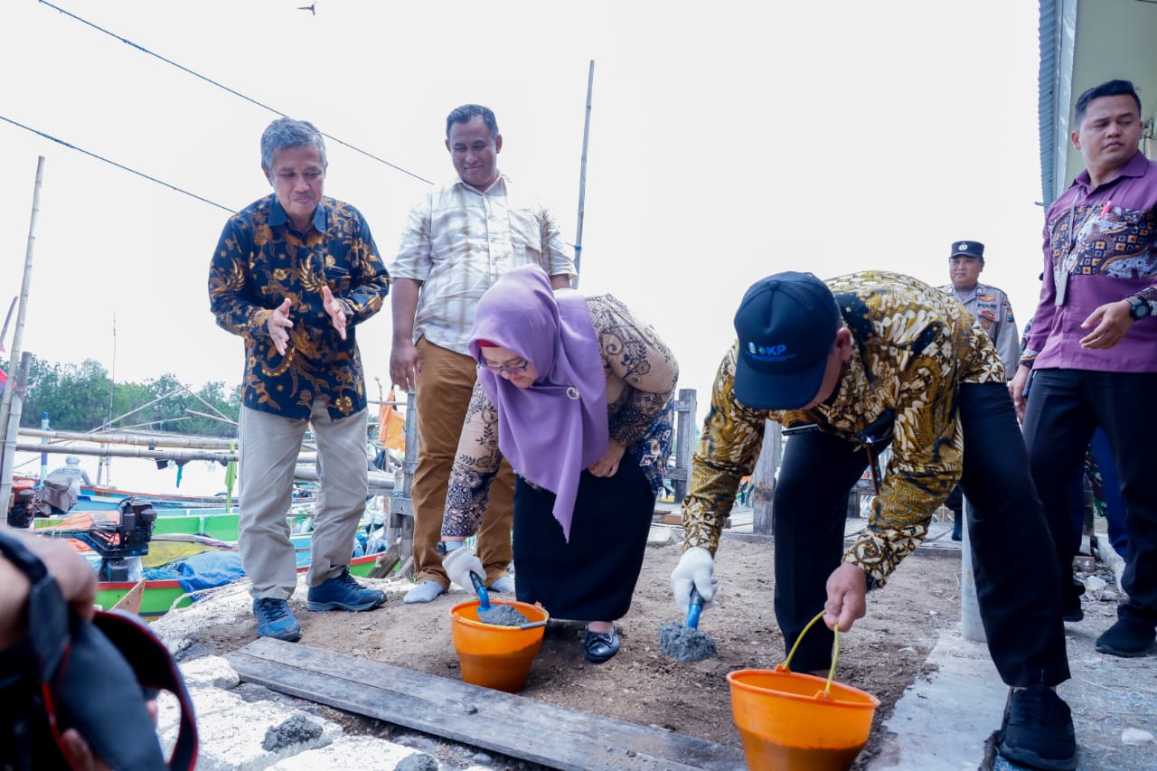 PGN SAKA Bangun Tambatan Perahu Nelayan Ujungpangkah Gresik