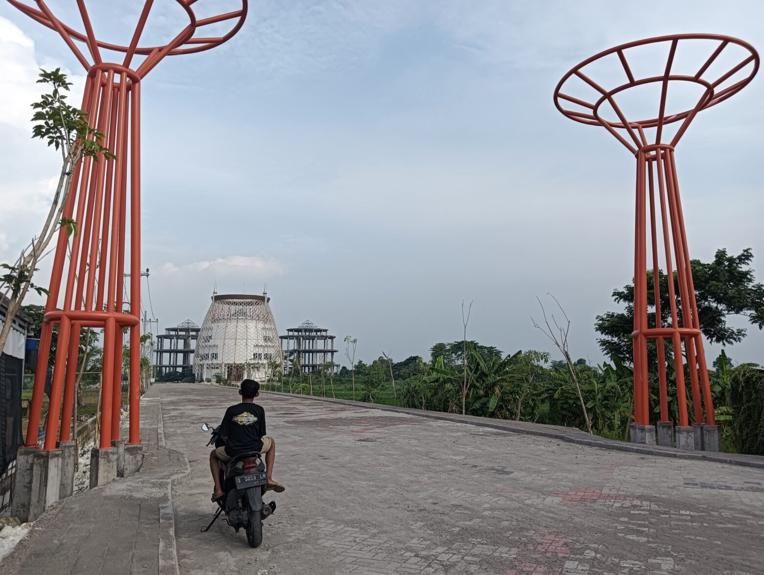 Satu dari Tiga Gedung Tower Islamic Center Balongpanggang Baru Rampung Awal Tahun 2024