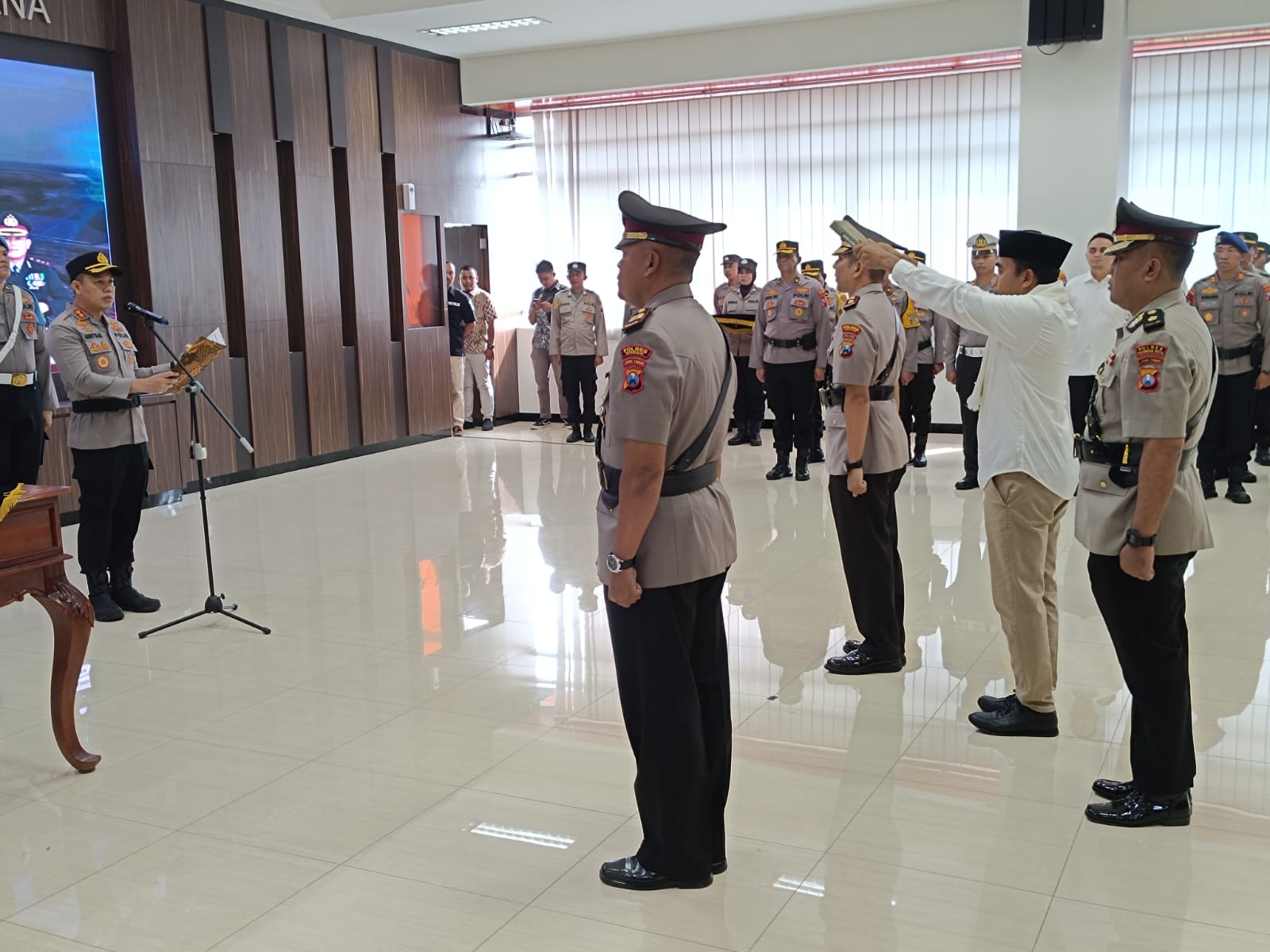 Kapolres Gresik Pimpin Sertijab Wakapolres dan Kabag Ops