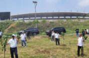Beri Manfaat Warga dan Lingkungan, PT LIB Tanam Pohon di Sekitar Stadion Gejos