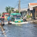 Banjir Lumpuhkan Akses Transportasi Umum di Gresik