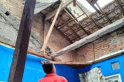 BPBD Gresik Bantu Warga yang Atap Rumahnya Ambruk