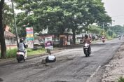 Warga Kecewa URC DPUTR Gresik Tambal Sulam Jalan Raya Morowudi Seolah Asal-Asalan
