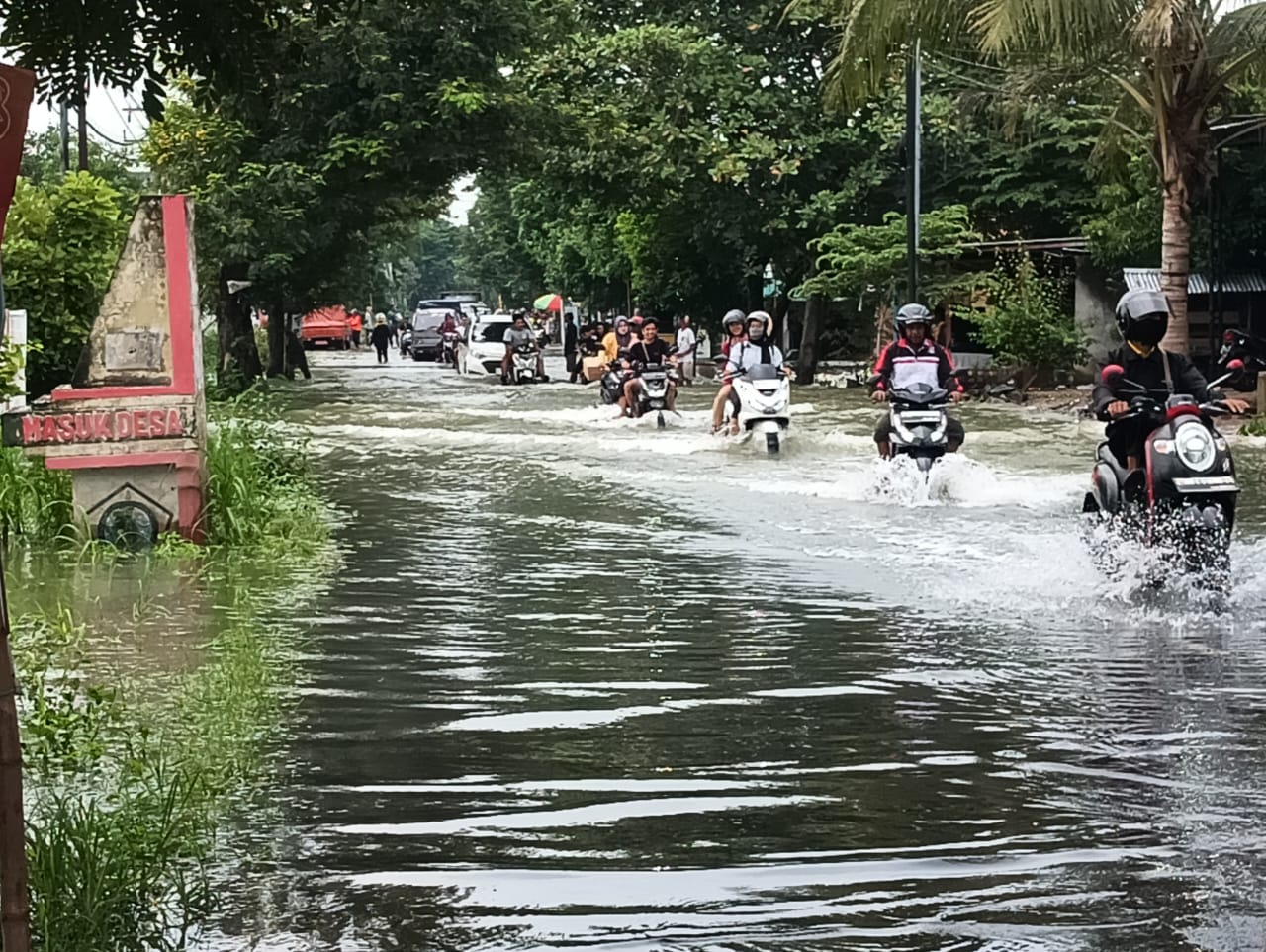 Banjir Kepung Enam Kecamatan di Gresik