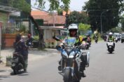 Pastikan Rekapitulasi Suara di PPK Berjalan Kondusif, Kapolres Gresik Pimpin Patroli