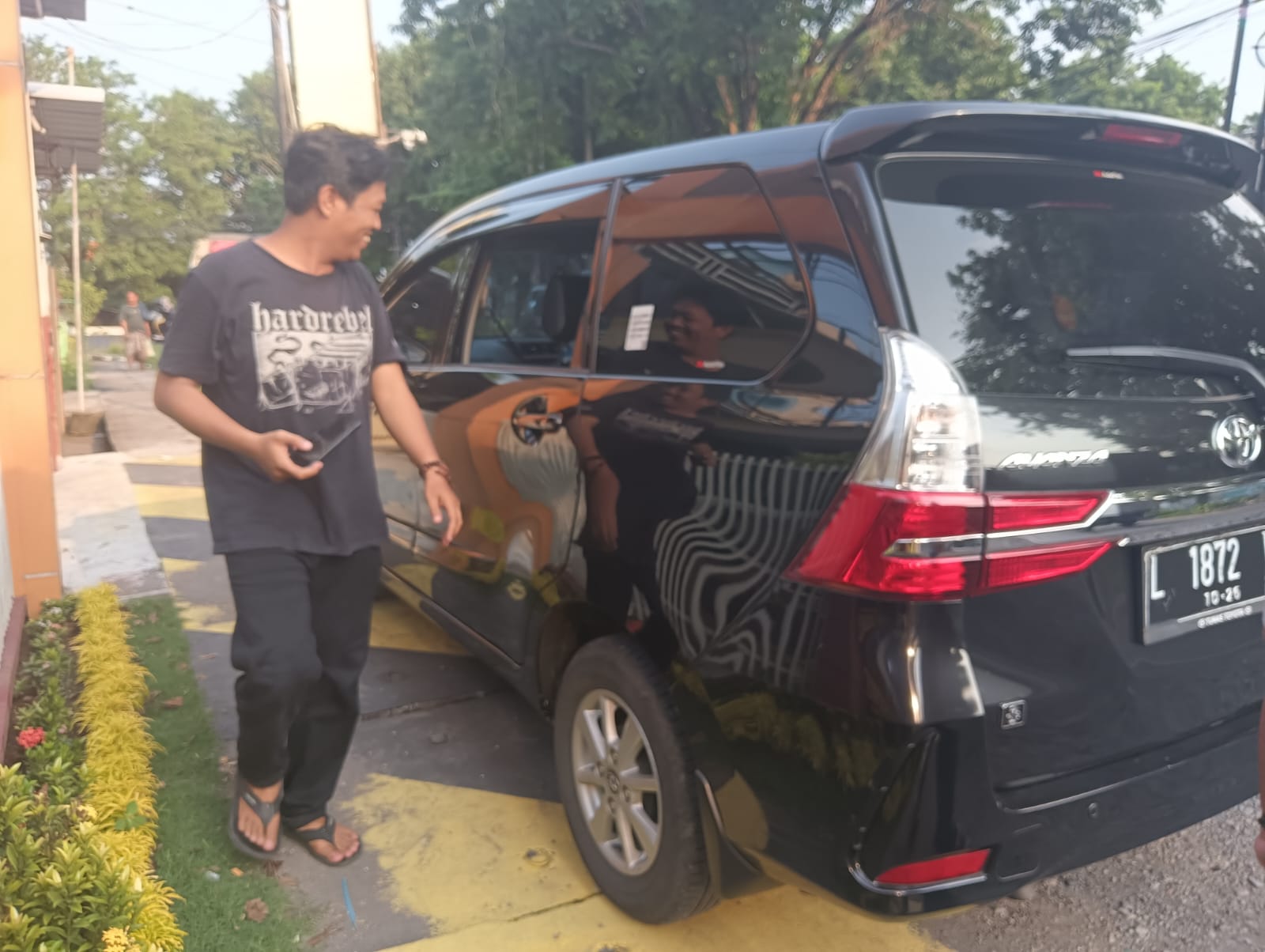 Ditinggal Salat Jum’at, Maling Pecah Kaca Mobil Pegawai BTN