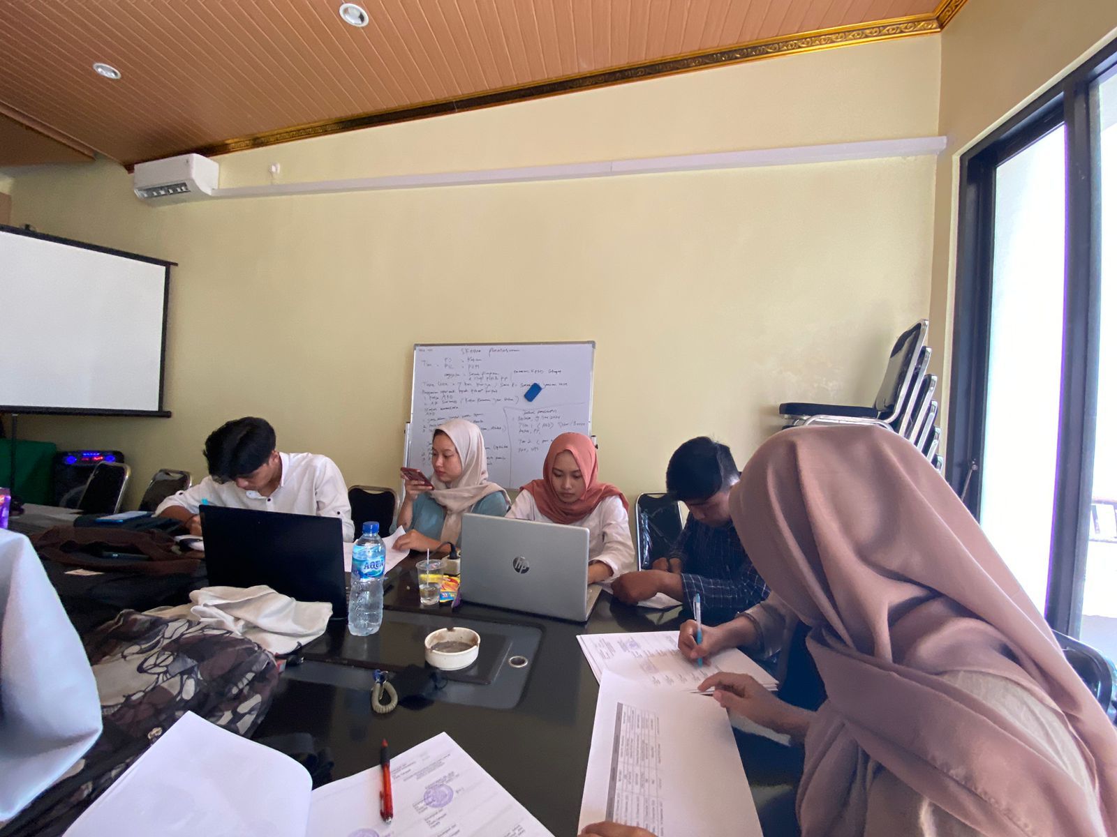 Bawaslu Gresik Dibantu Relawan Sisir Black Campaign di Medsos