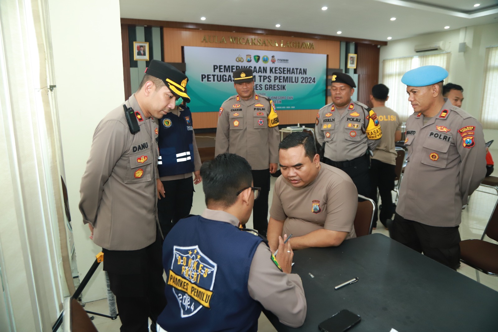 Jelang Pengamanan Pencoblosan,  382 Personil Polres Gresik Jalani Rikkes