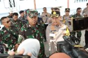 Polres Gresik – Kodim 0817 Gresik Kirim Bantuan dan Terjunkan Tim Trauma Healing ke Bawean