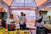 BRI BO Gresik Bagi-Bagi Hadiah ke Pengunjung Pasar Baru Gresik