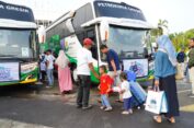 Empat Bus Petrokimia Gresik Antar 200 Pemudik Gratis