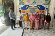 BRI BO Gresik Serahkan Bantuan Sembako ke Penghuni Panti Werdha Menganti
