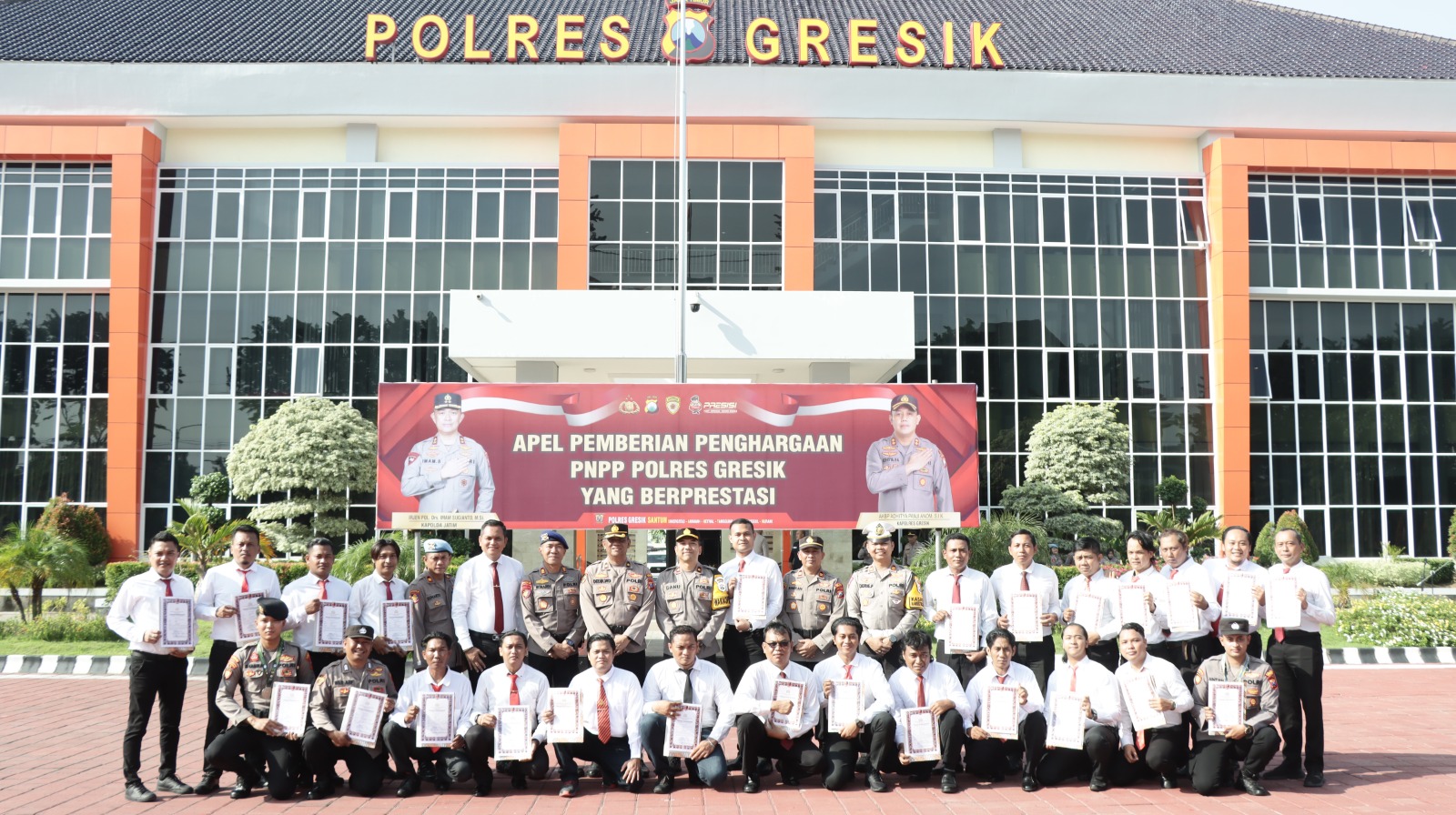 25 Anggota Polres Gresik  Berprestasi Diberikan Penghargaan
