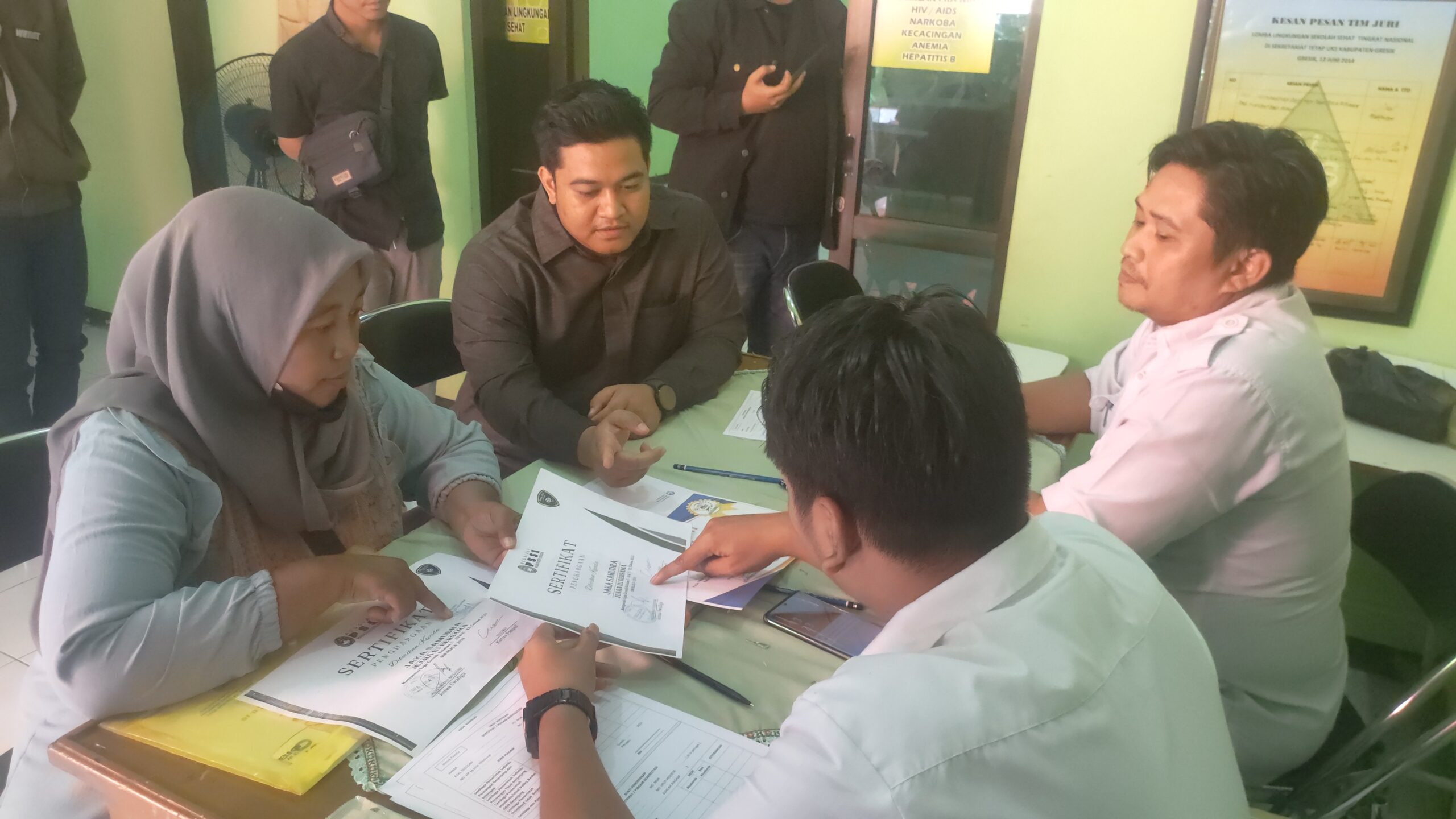 Syahrul Disambati PPDB,Dispendik Gresik Diminta  Evaluasi Verifikasi Sertifikasi Prestasi