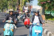 Ikat Komitmen Siap Kerjasama, Bacabup Syahrul Munir Hadiahi Motor Vespa ke DPD PAN Gresik