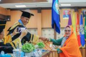 Pertahankan Disertasi Pengembangan Model Pembelajaran Amlaba dalam Meningkatkan Kemandirian dan Hasil Belajar Membaca Alquran Bagi Penyandang Disabilitas Tuna Rungu, Wabup Bu Min Raih Gelar Doktor