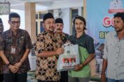 Tak Bisa Melaut, Pemkab Gresik Bantu Nelayan Sembako