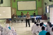 Cegah Kecelakaan Pelajar, Satlantas Polres Gresik Gelar Ruwatan Lantas Police Go to School