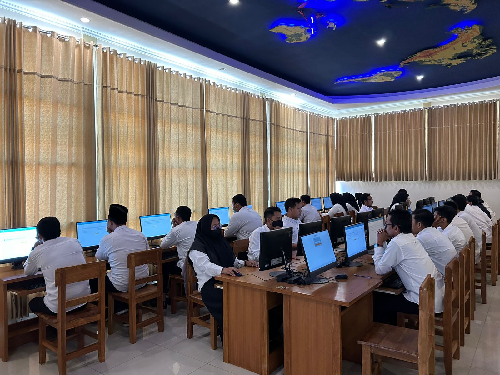 19 Peserta Absen di Tes Tulis Calon Anggota Panwascam Pilkada di Gresik