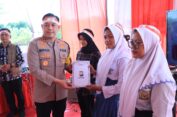 Rayakan HUT Bhayangkara ke-78, Polres Gresik Bagi Bibit Pohon hingga Beasiswa