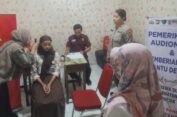Peringati Hari Bhayangkara ke-78, Polres Gresik Beri Siswa ABK Alat Bantu Dengar