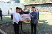 Polres Gresik Bagikan Hewan Kurban 12 Sapi dan 74 Kambing