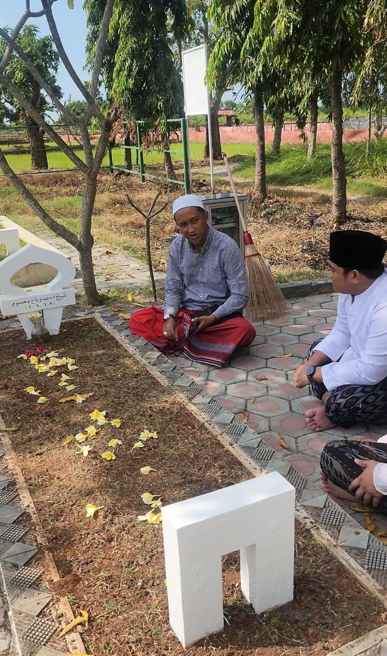 Ziarah ke Makam KH Robbach Ma’shum, Cabup Syahrul Munir Bertekad Tuntaskan Membangun Desa Menata Kota