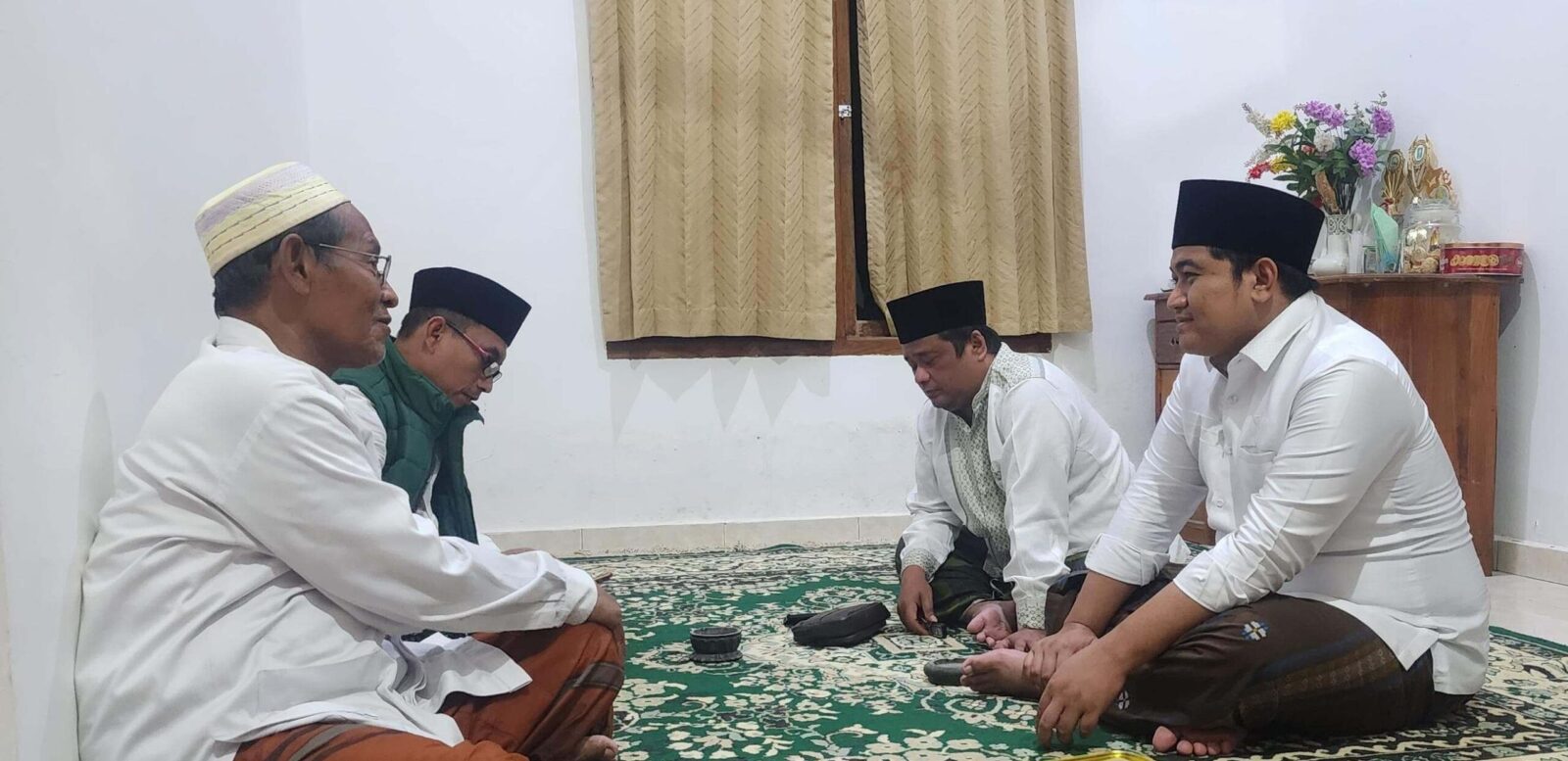 Cabup Syahrul Munir Sowan ke Rois Syuriah PCNU Bawean, Begini Wejangannya