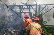 Tiga Rumah di Kawasan Padat Penduduk Ludes Terbakar di Gresik