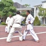 Personil Polres Gresik Latihan Beladiri Jelang  Pilkada Serentak 2024