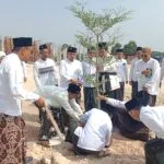 Wujud Peduli Lingkungan, Ponpes Ihyaul Ulum Peringati Hari Santri dengan Tanam Pohon
